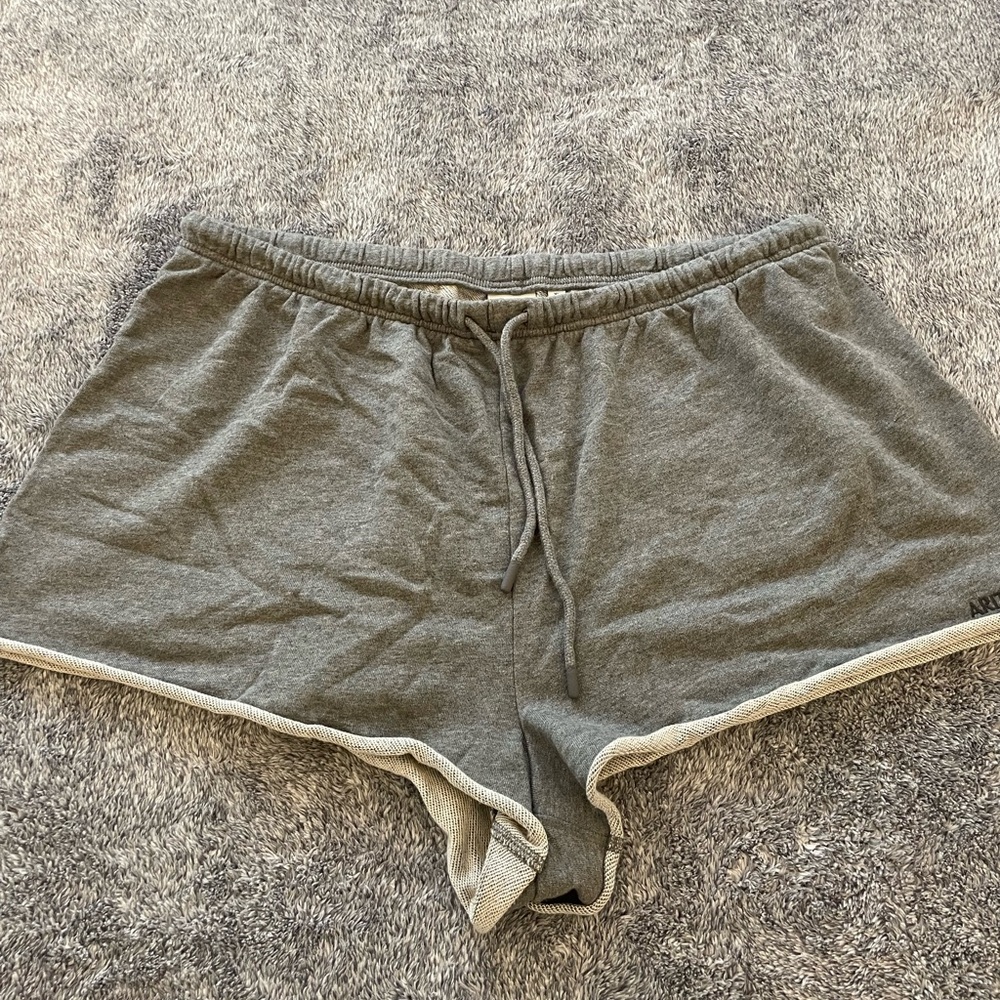 Aritzia sweatfleece raglan shorts, size XL